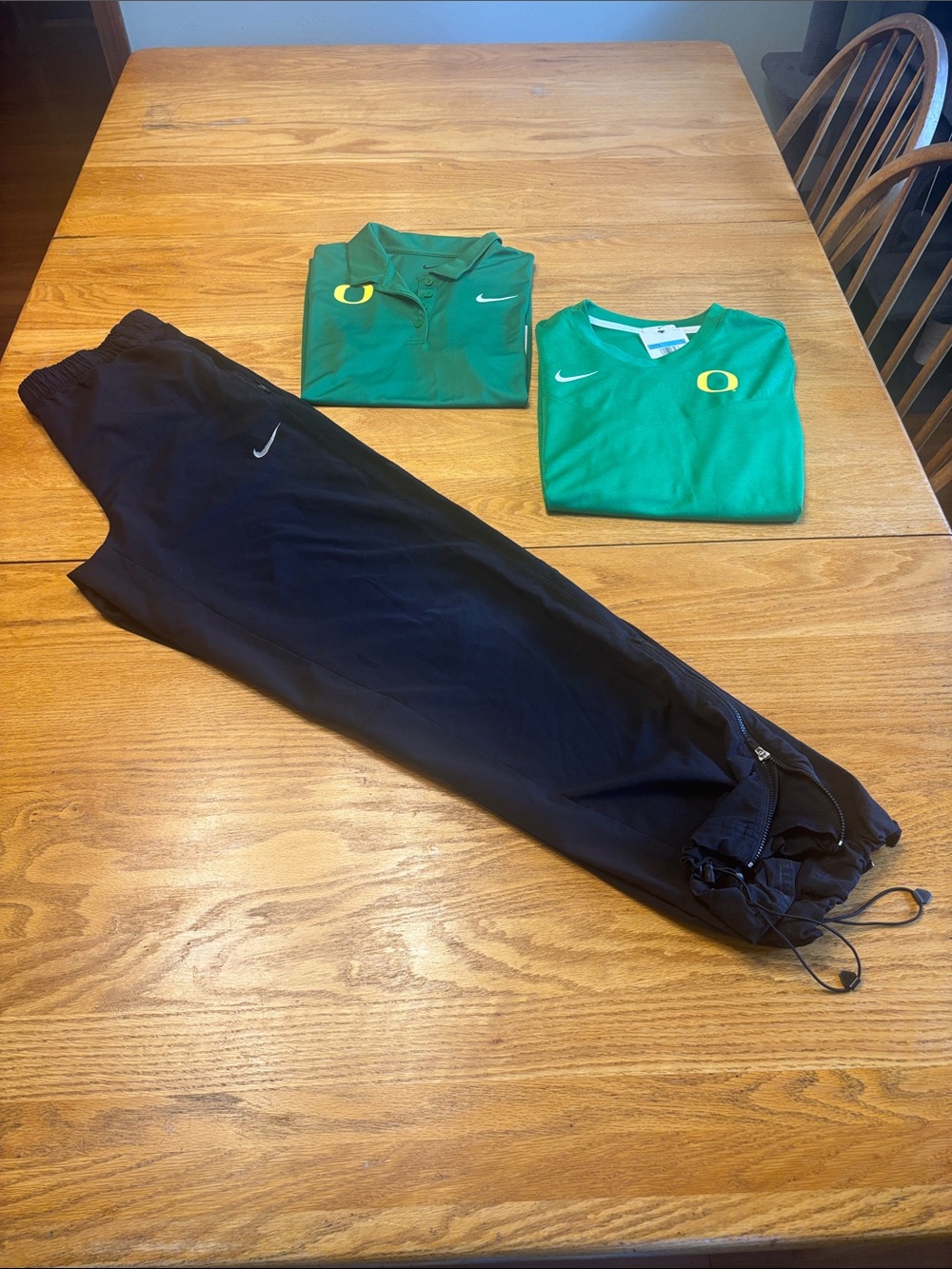 Nike Women’s medium Black Jogger with 2 women medium University of Oregon shirt